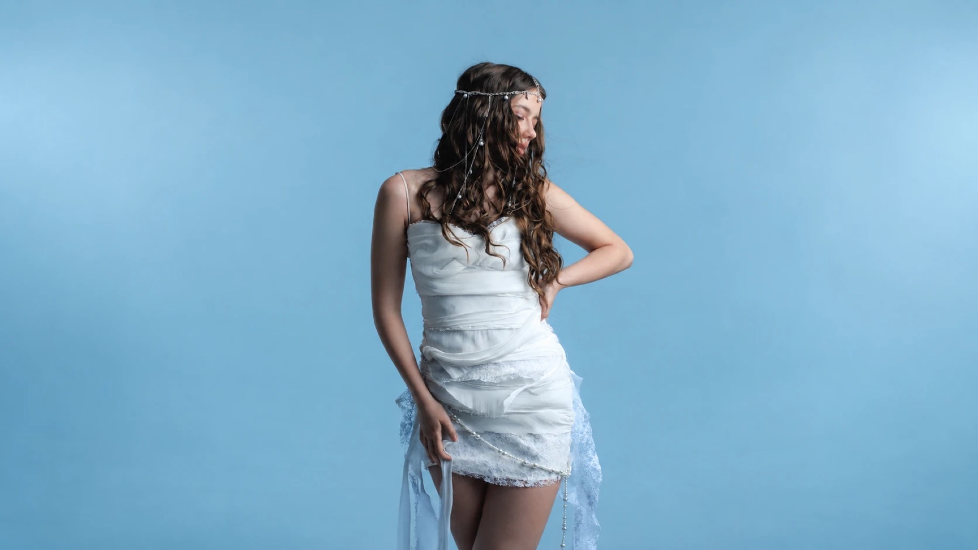 Jelexy in a pale gown against a soft backdrop